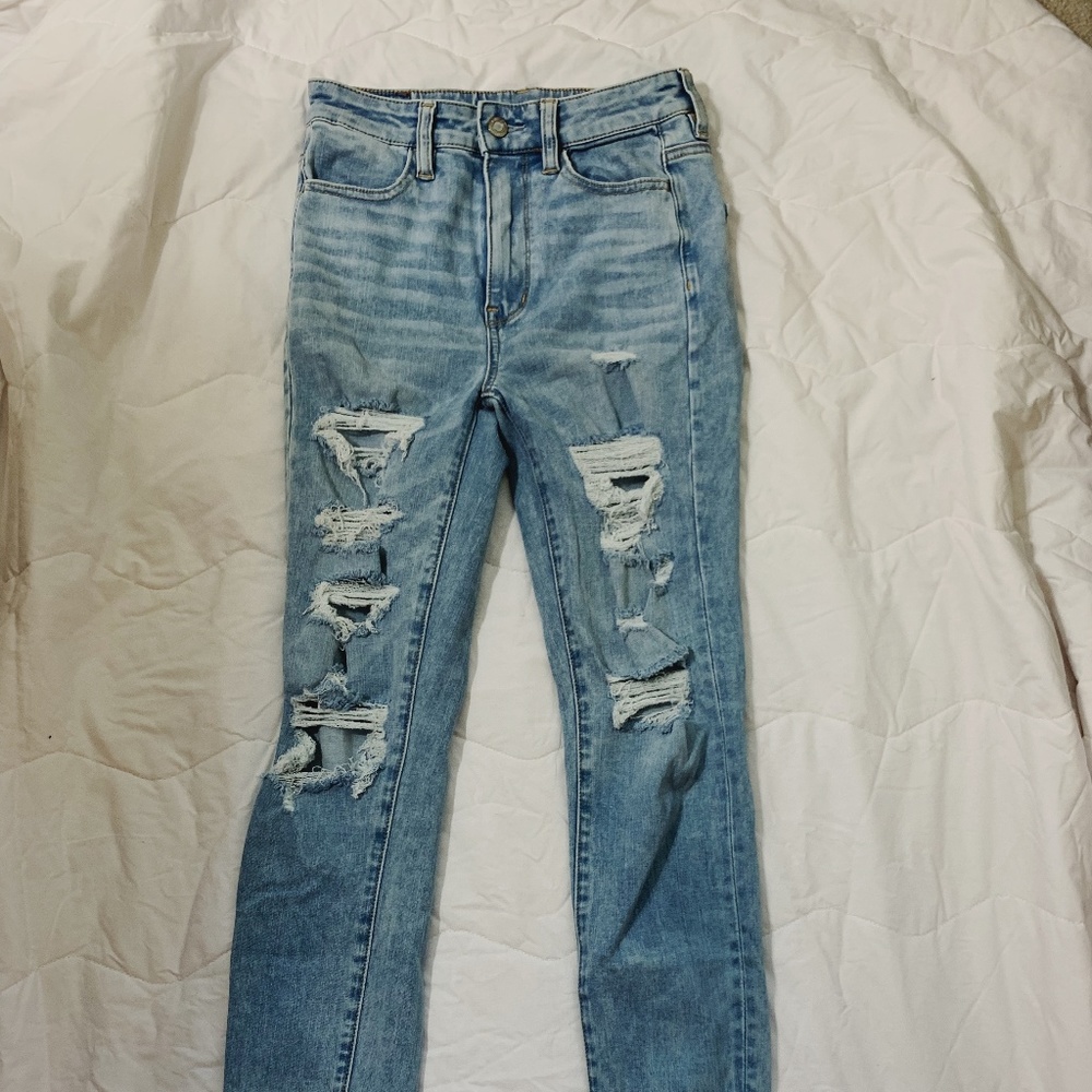 Light wash, ripped skinny jeans/jeggings